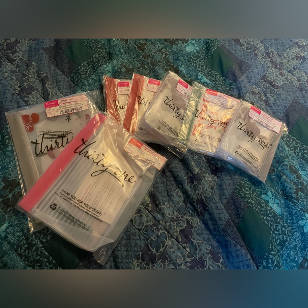 Thirty-one Reusable Snack Bags (2 Medium and 5 Small) NWT